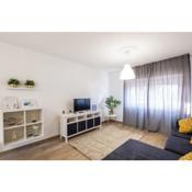 #002 Cotovia Flat In Center City by Home Holidays