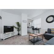 1 Bed Stylish City Flat 2nd Floor close to City Centre with free parking, king size bed & Wi-Fi