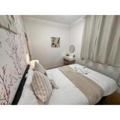 1-Bedroom and Living Room luxury Apartment In Central London