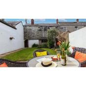 1 Marine Terrace sleeps 4 in Wadebridge