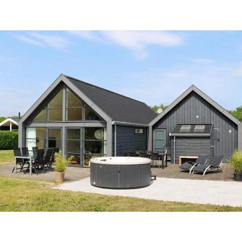 12 person holiday home in Hadsund