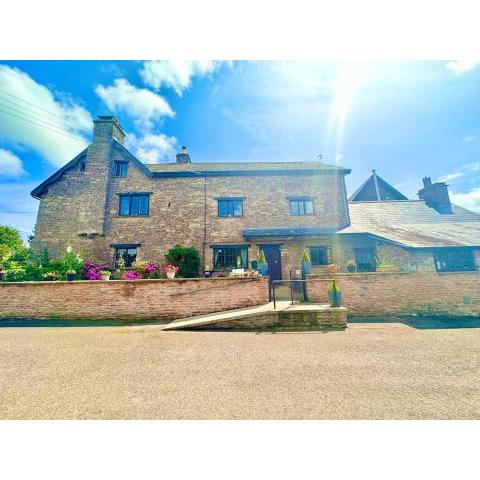 16th Cent,6 bed house,15 People