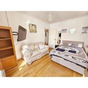2 Bed Apt in Westminster walk distance to Parliament.