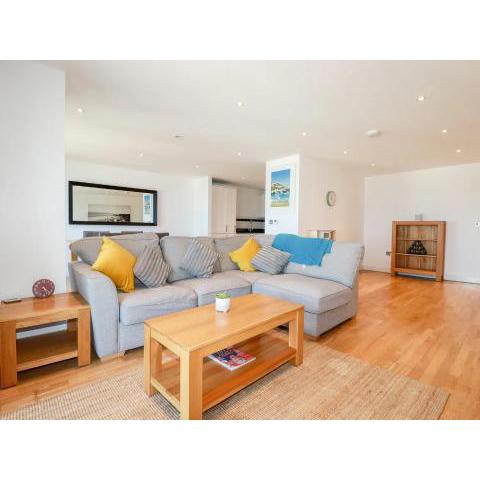 2 Bed Penthouse apartment overlooking Fistral Beach - STAYSEEKERS