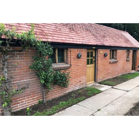 2 Bedroom Cottage on the Orchard of a Manor House