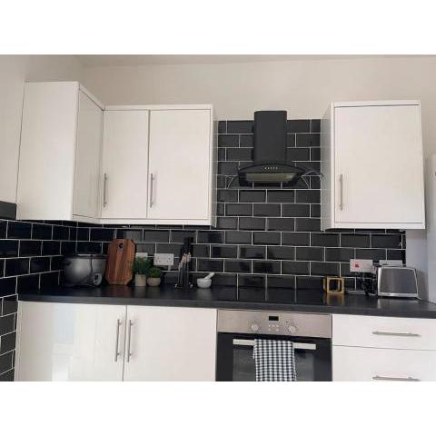 2 Bedroom House next to Slade Green Station