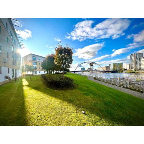 2 Bedroom - River Clyde Home - Parking