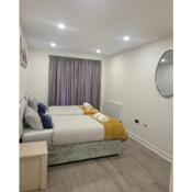 2 bedrooms 2 baths, 3 Toilets Excel and City Airport O2 Sleeps up to 5, PARKING