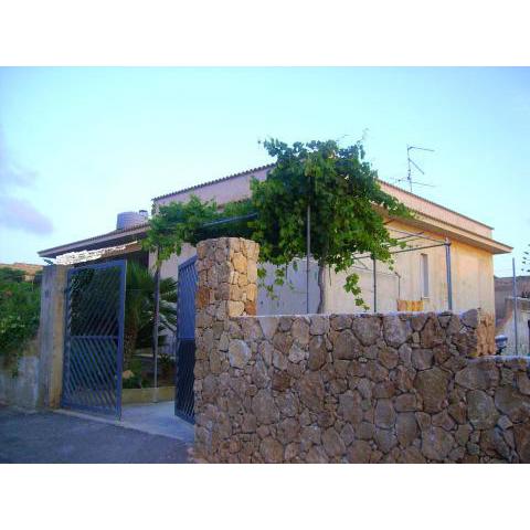 2 bedrooms house at Custonaci 40 m away from the beach with furnished terrace and wifi