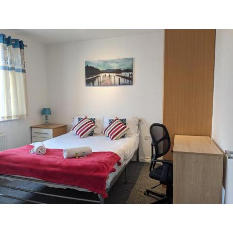 2-BR Apartment, En-suite, Allocated Parking by MBiZ