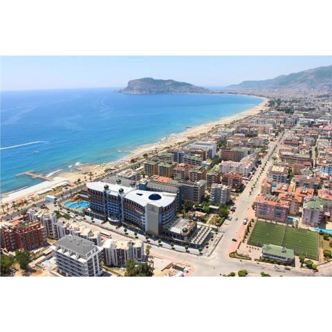 2bd Flat 150m to the Beach