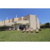 3-Bed Townhouse with pool in Albufeira Balaia