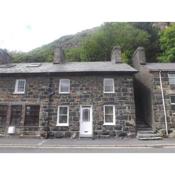 3 bedroom cottage Tremadog square porthmadog