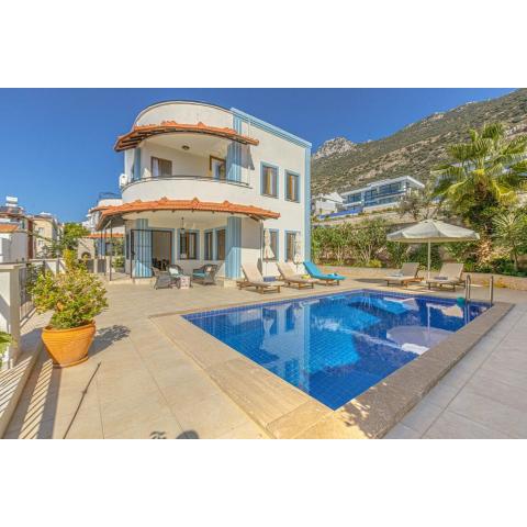 3 bedroom Villa with large pool area and top floor panoramic views