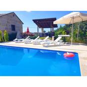 3 bedrooms house with private pool jacuzzi and enclosed garden at Pontevedra