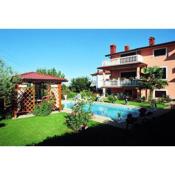3 bedrooms villa with private pool enclosed garden and wifi at Umag 1 km away from the beach