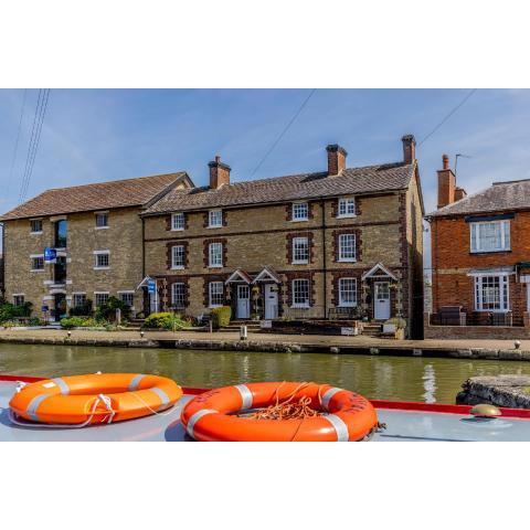 3 Canalside Cottages