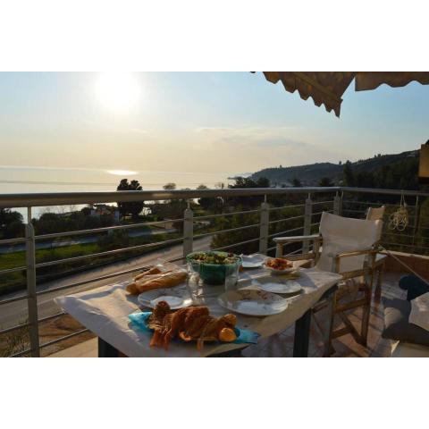 35 m from the beach, amazing seaview, Chalkidiki, Loutra Agias Paraskevis , Evdiriadis Luxury Apartment , you can see it on youtube if you type the name Evdiriadis