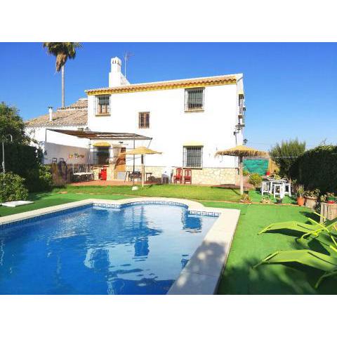 4 bedrooms villa with private pool enclosed garden and wifi at Antequera