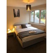 5 Bed Camberley Airport Accommodation