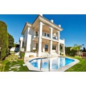 5 bedrooms villa with private pool jacuzzi and furnished terrace at Marbella