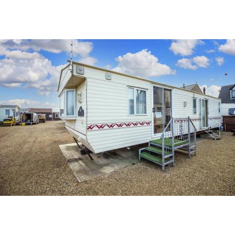 6 Berth Caravan In Hunstanton, Ideal For Seaside Holidays Ref 13004l