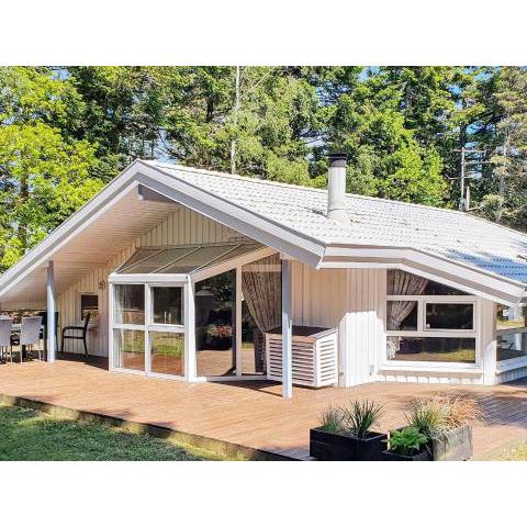 6 person holiday home in Saltum