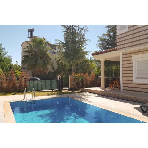 7 Sleeps, Large Garden Villa with Private Pool - AWZ 246