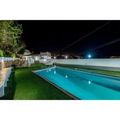 797 HOLIDAY RENTALS- VILLA PERTUCH- Increible villa con vista y piscina