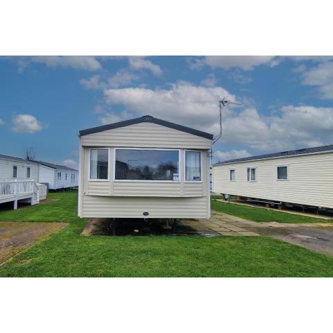 8 Berth Caravan For Hire At Manor Park Near To A Great Beach Ref 23041c