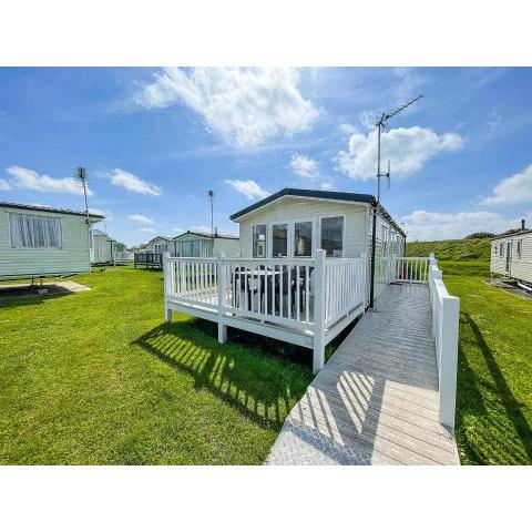 8 Berth Caravan With Decking To Hire At Naze Marine In Essex Ref 17280c