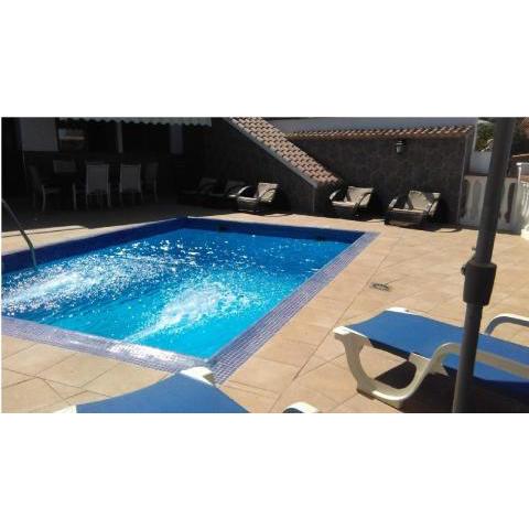 A 15' Granada, Piscina, Solarium, Futbolín, Casa Medina Güevéjar