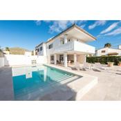 A perfect location villa for holidays with AC and private pool