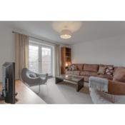 A Spacious 2 Bedroom Apartment In Aldgate East