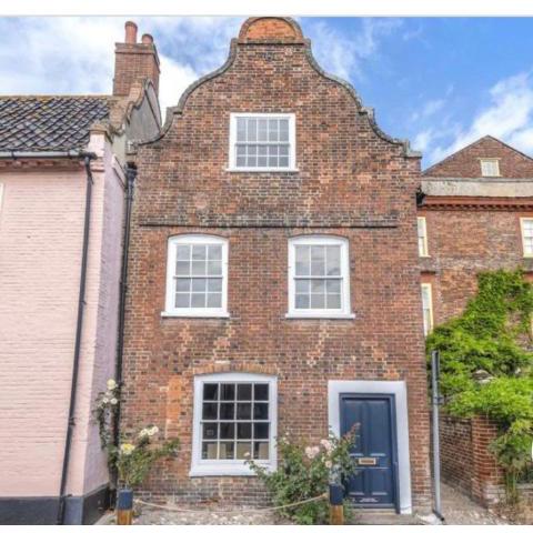 A Unique Cottage in the centre of Cley