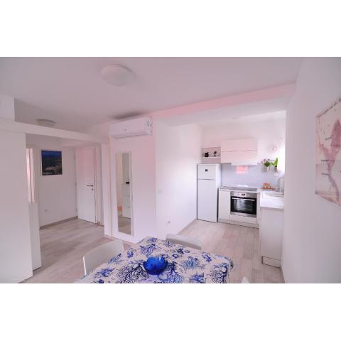 A1 - luxury apt in center just 5min from beach