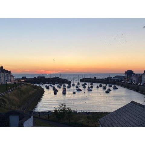 Aberaeron Island House - Panoramic Harbour Views