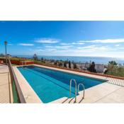 Adosado con vistas al mar desde la piscina con BBQ