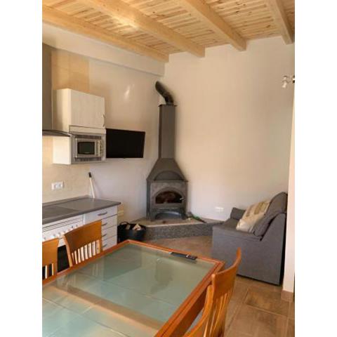 Agradable casa con chimenea y patio totalmente privado