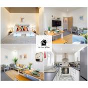 Air Host and Stay - Cedar House - sleeps 7, parking, 8 mins to city