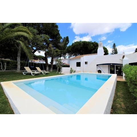 Albufeira Traditional Villa With Pool by Homing