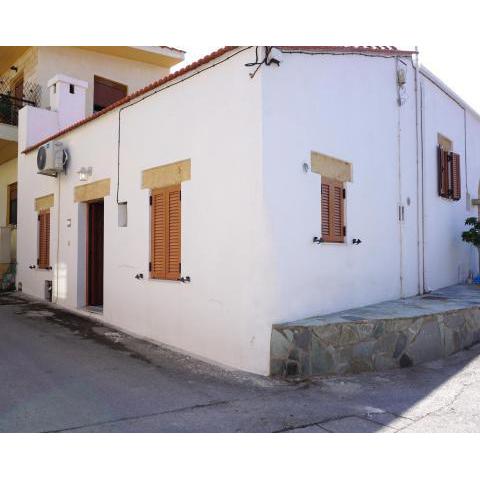 Alicia's Traditional Home In Paradisi