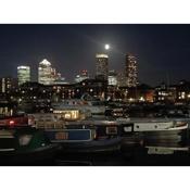 ALTIDO House Boat in Limehouse Marina