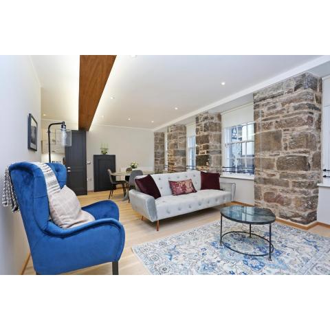 ALTIDO Newly Refurbished Apartment on the Historic Royal Mile