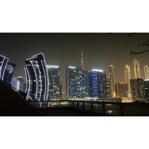Amazing 2 bedroom Waterfront and Burj Khalifa view