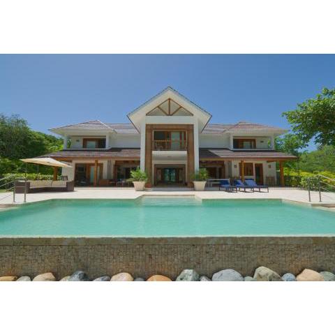 Amazing 4-bedroom tropical villa with private pool and golf course view at luxury resort