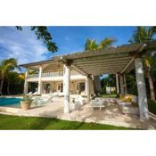 Amazing golf villa at luxury resort in Punta Cana, includes staff, golf carts and bikes