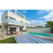 Amazing home in Premantura with Outdoor swimming pool, 3 Bedrooms and WiFi
