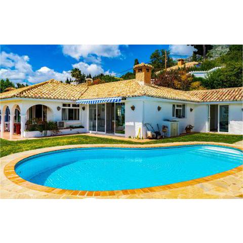 Amazing Home In Urbanizacin La Capell With Wifi, Private Swimming Pool And Outdoor Swimming Pool