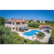 Amazing home in Valtura with 5 Bedrooms, Jacuzzi and Outdoor swimming pool